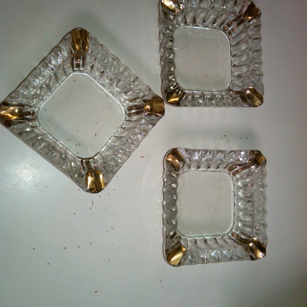ELEGANT SMALL ASH TRAYS